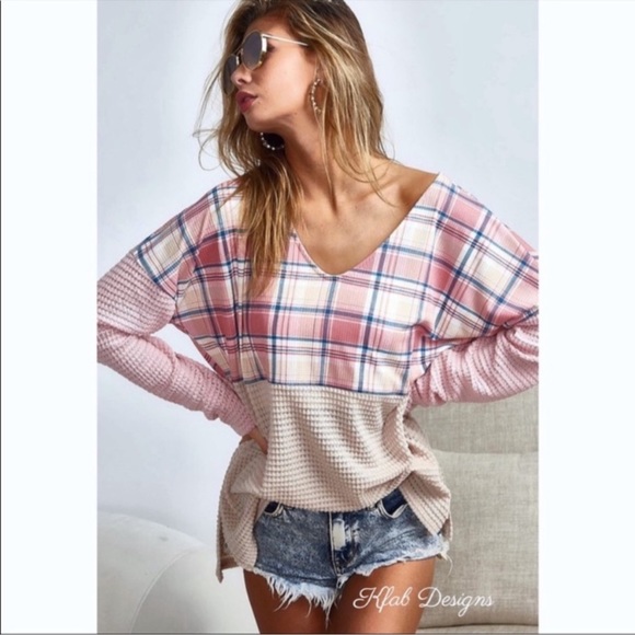 🩷🩷SOLD🩷🩷New V Neck Blush Combo Super Soft Check Waffle Knit Color Block Top - Picture 9 of 13